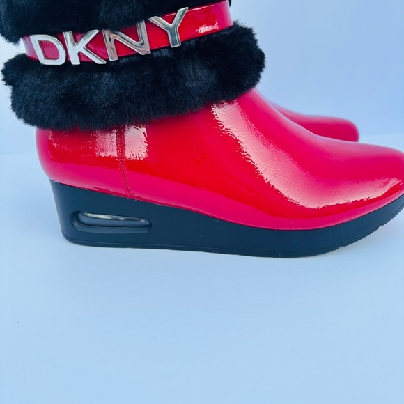 DKNY Women's Abri Red Faux Fur/ Suede Ankle Booties Wedges 7M - Picture 4 of 5